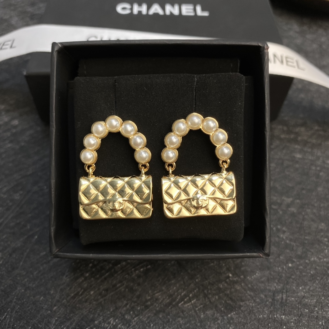 Chanel Earrings Pearl