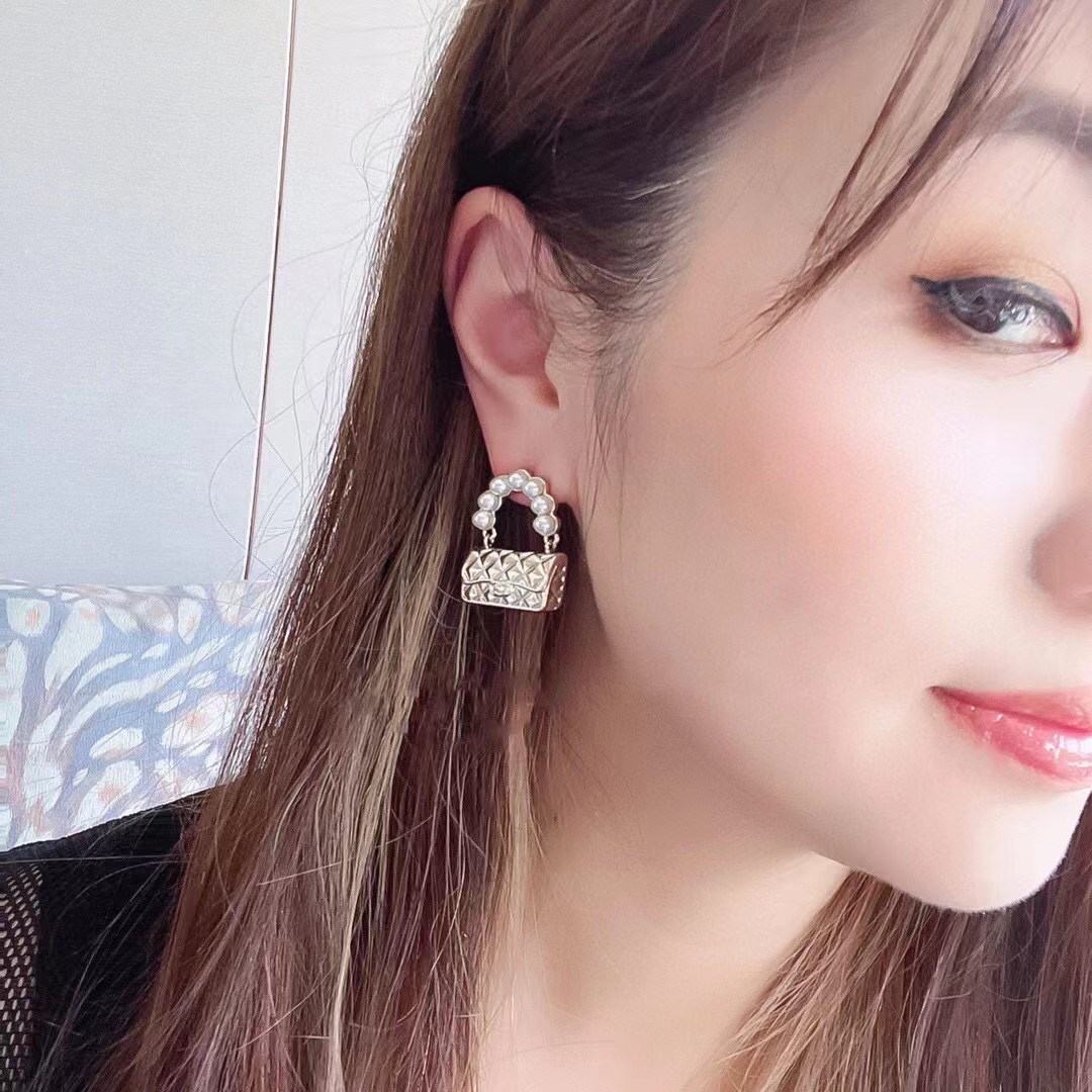 Chanel Earrings Pearl