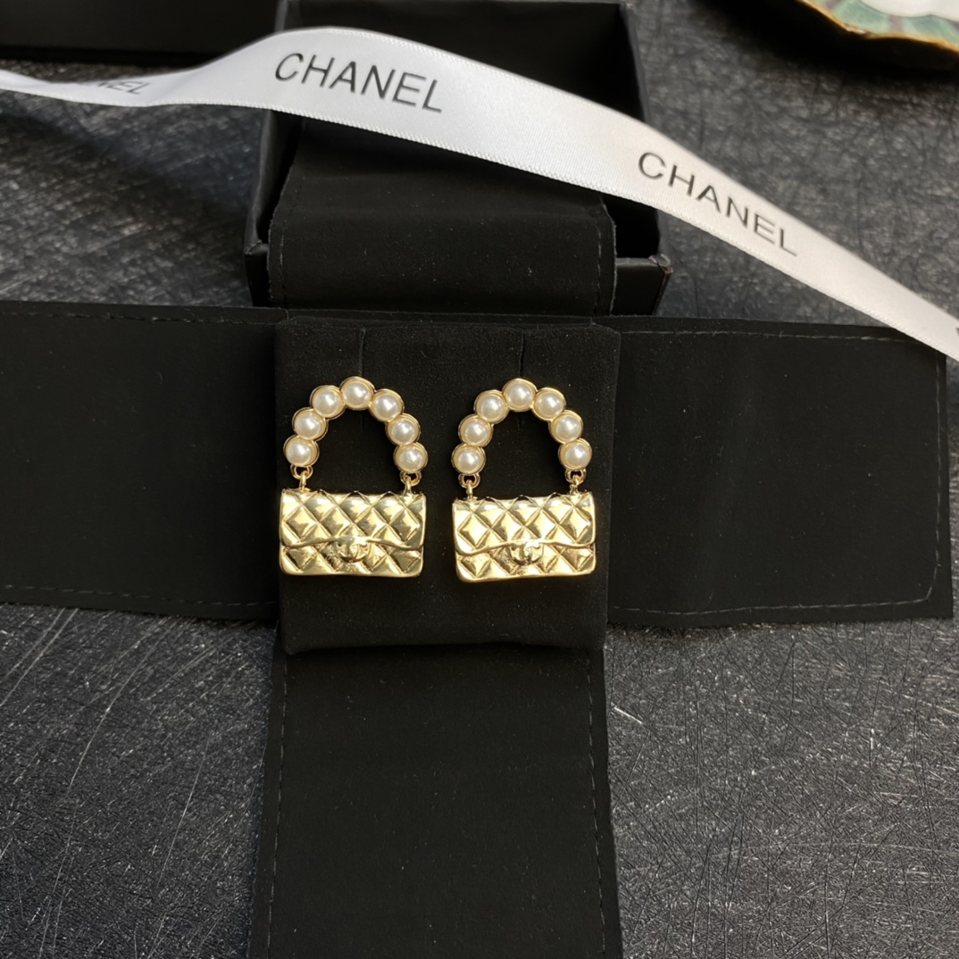 Chanel Earrings Pearl