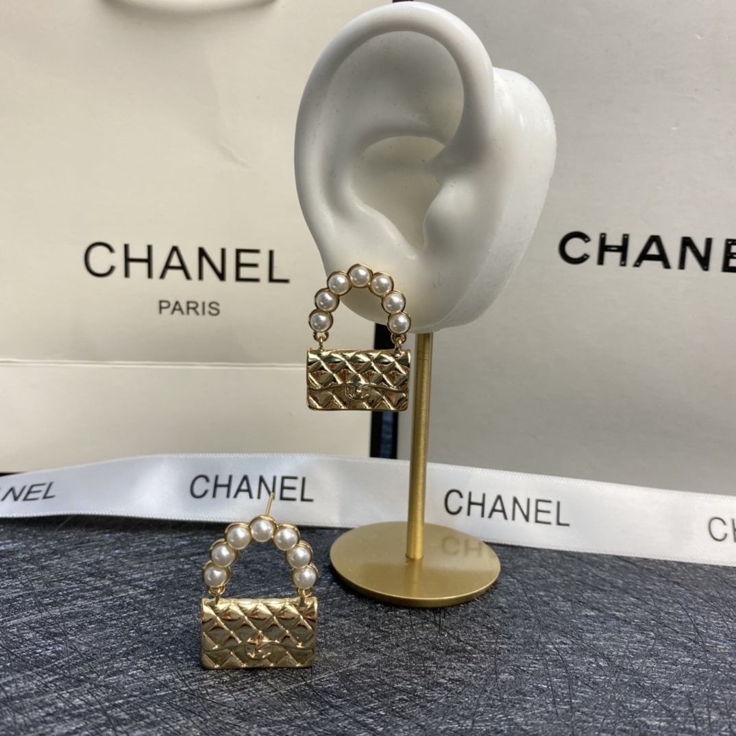 Chanel Earrings Pearl