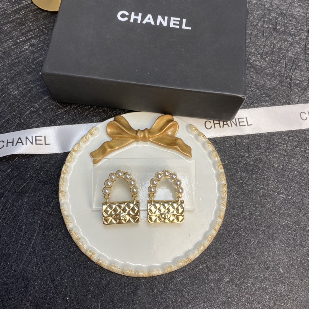 Chanel Earrings Pearl