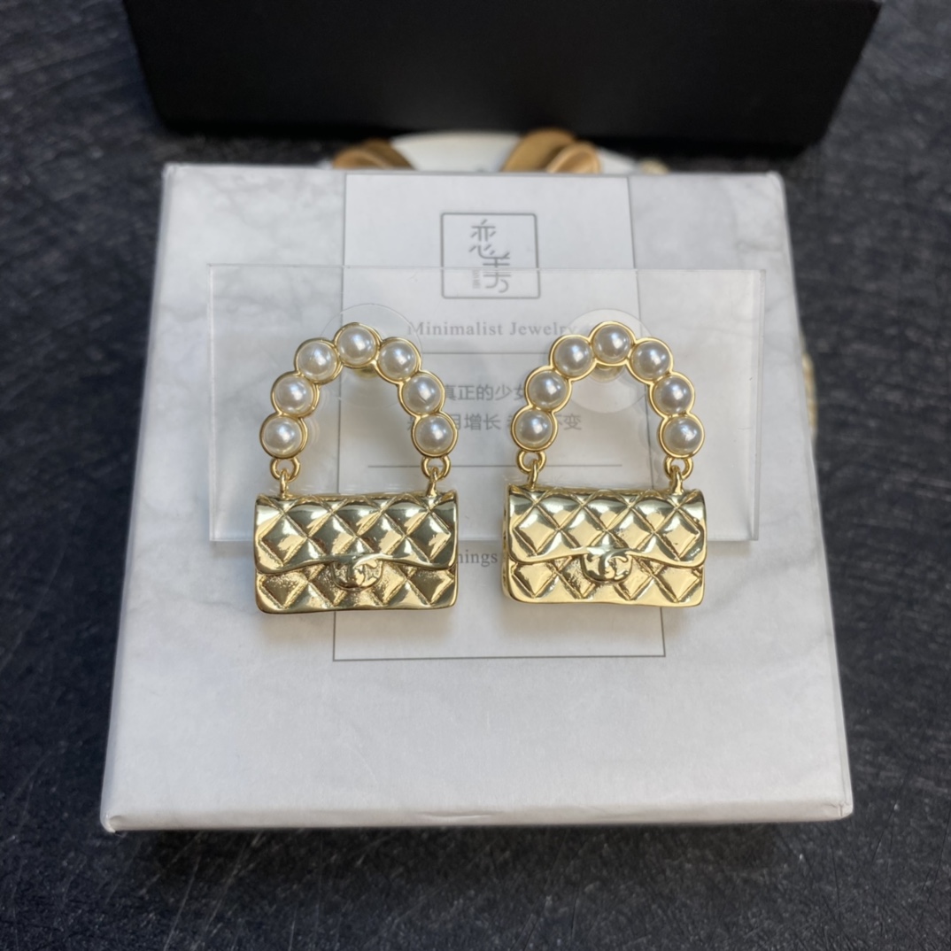 Chanel Earrings Pearl