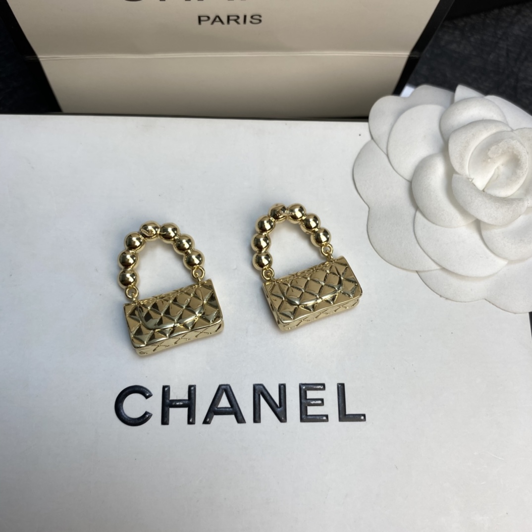 Chanel Earrings Pearl