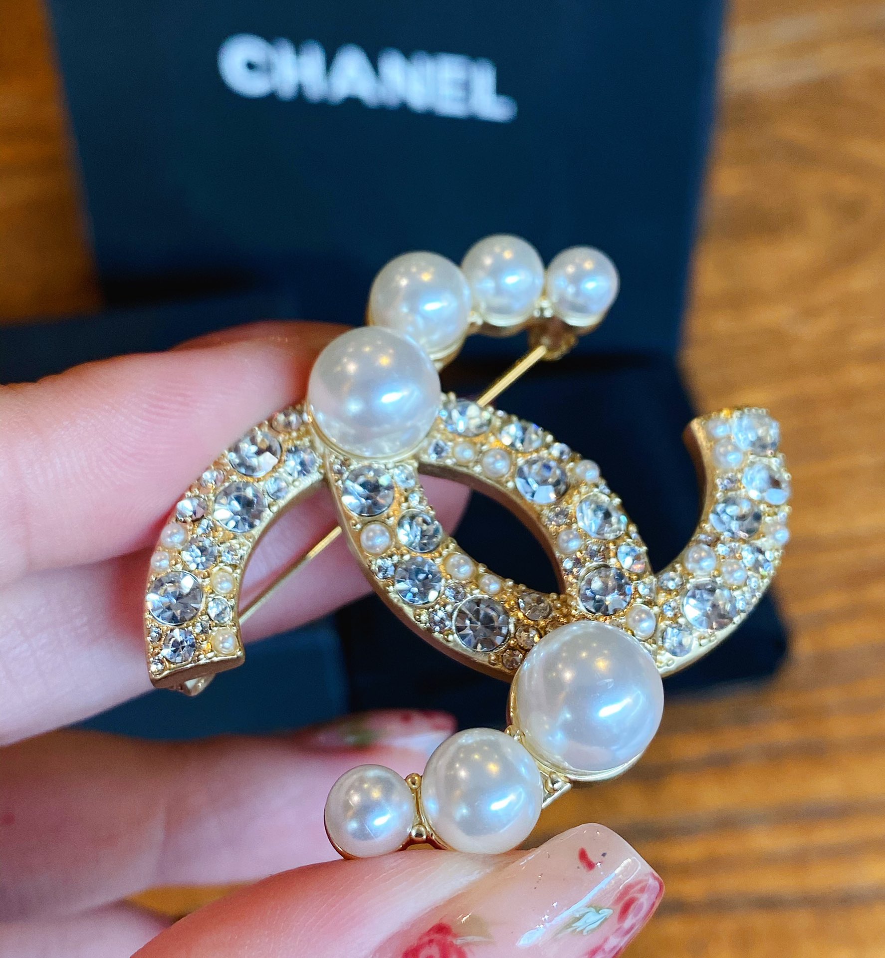 Chanel Brooch Pearl Inlaid