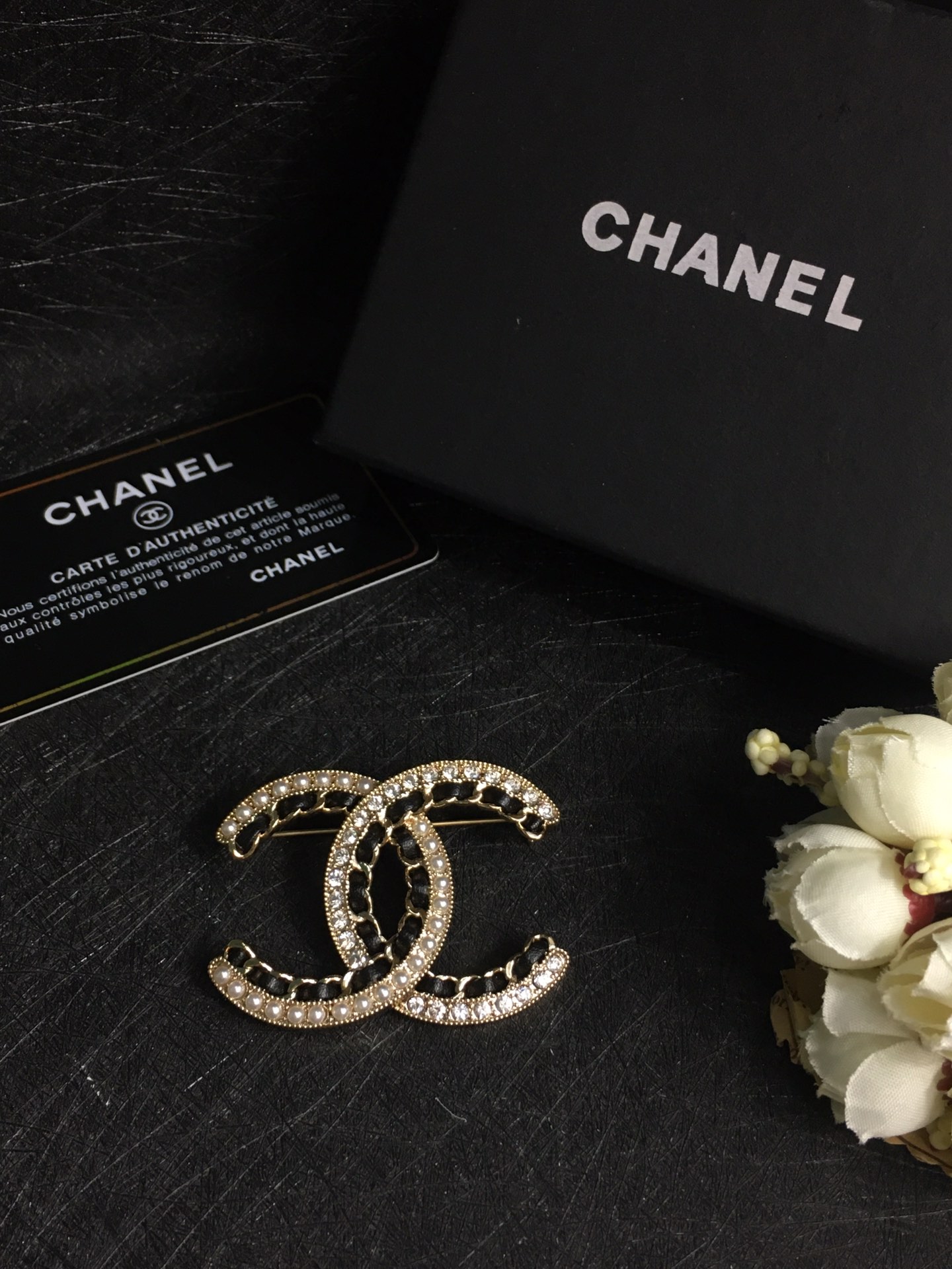Chanel Brooch Pearl Black