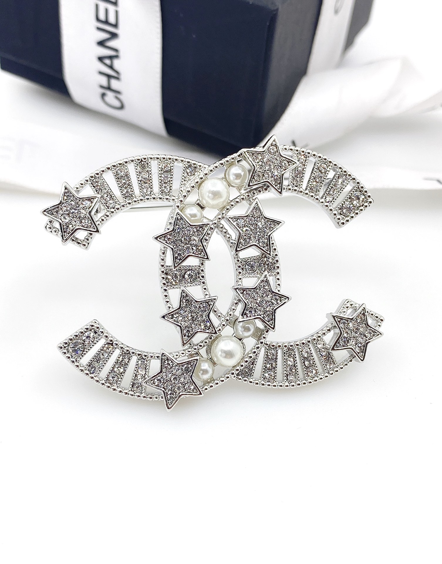 Chanel Brooch Pearl L