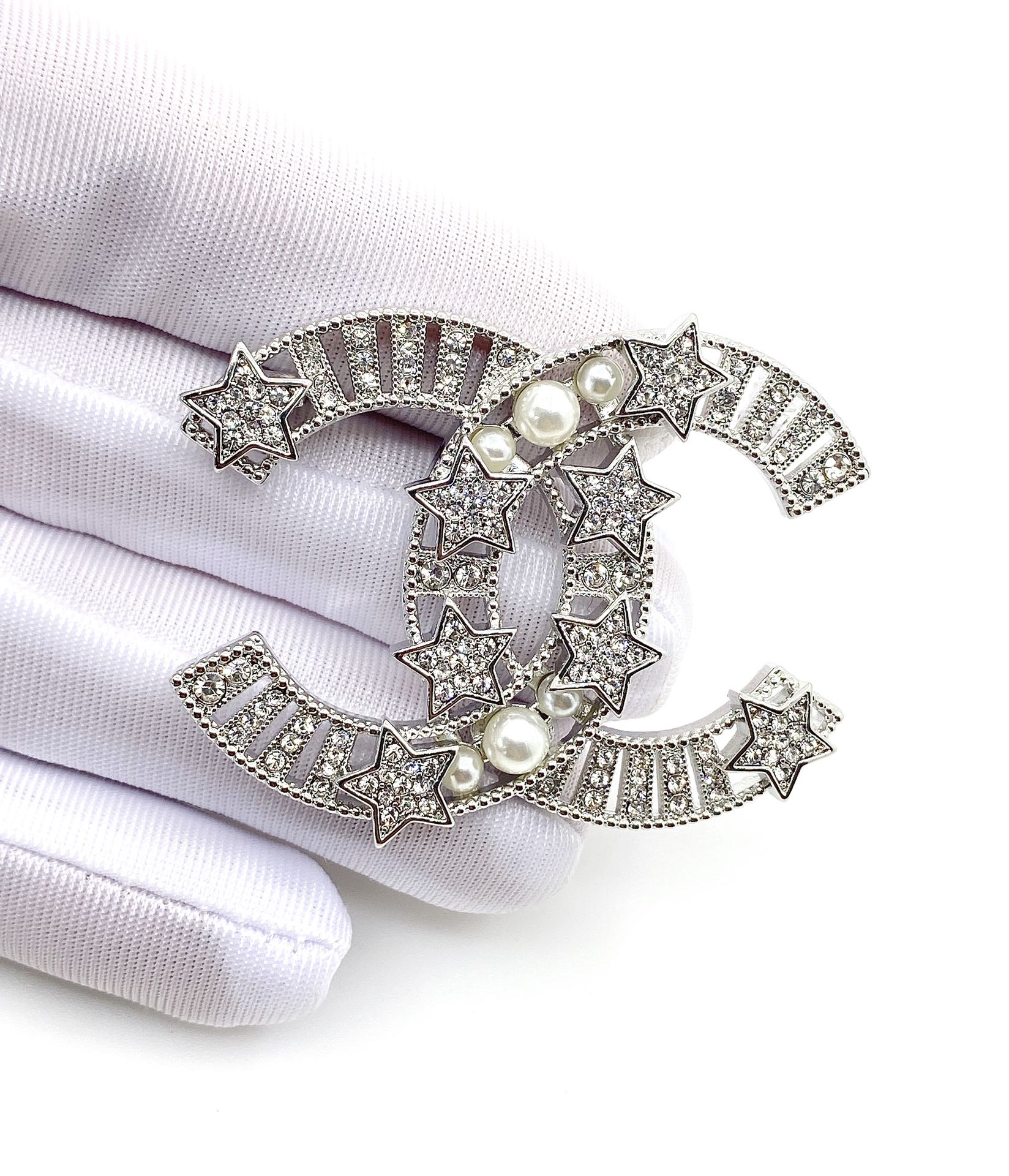Chanel Brooch Pearl L