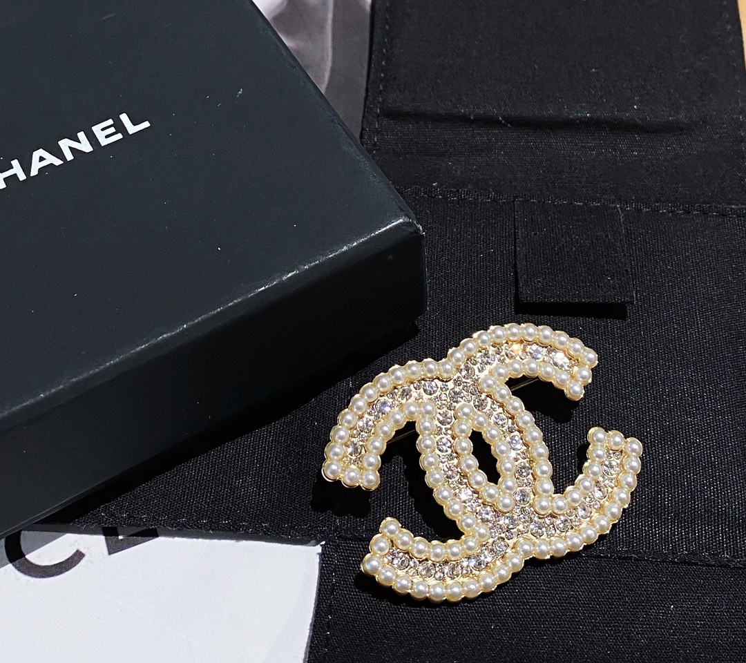 Chanel Brooch Pearl