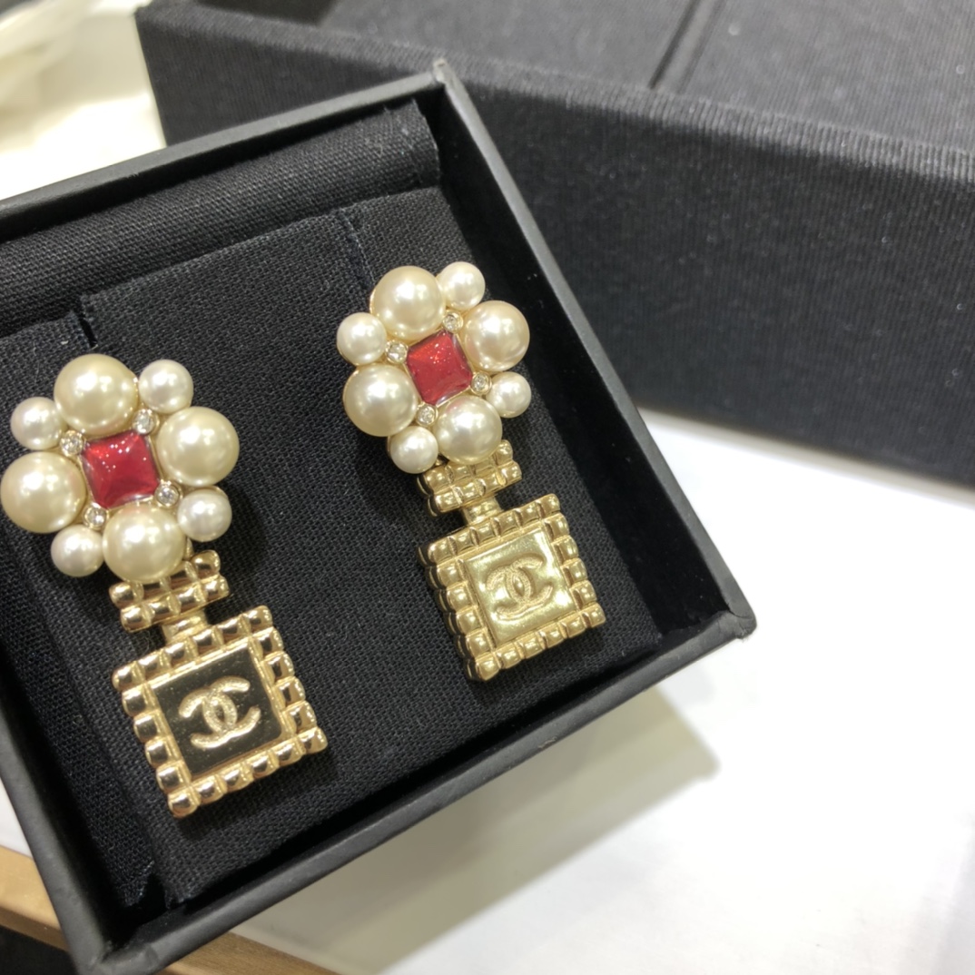 Chanel Earrings Pearl