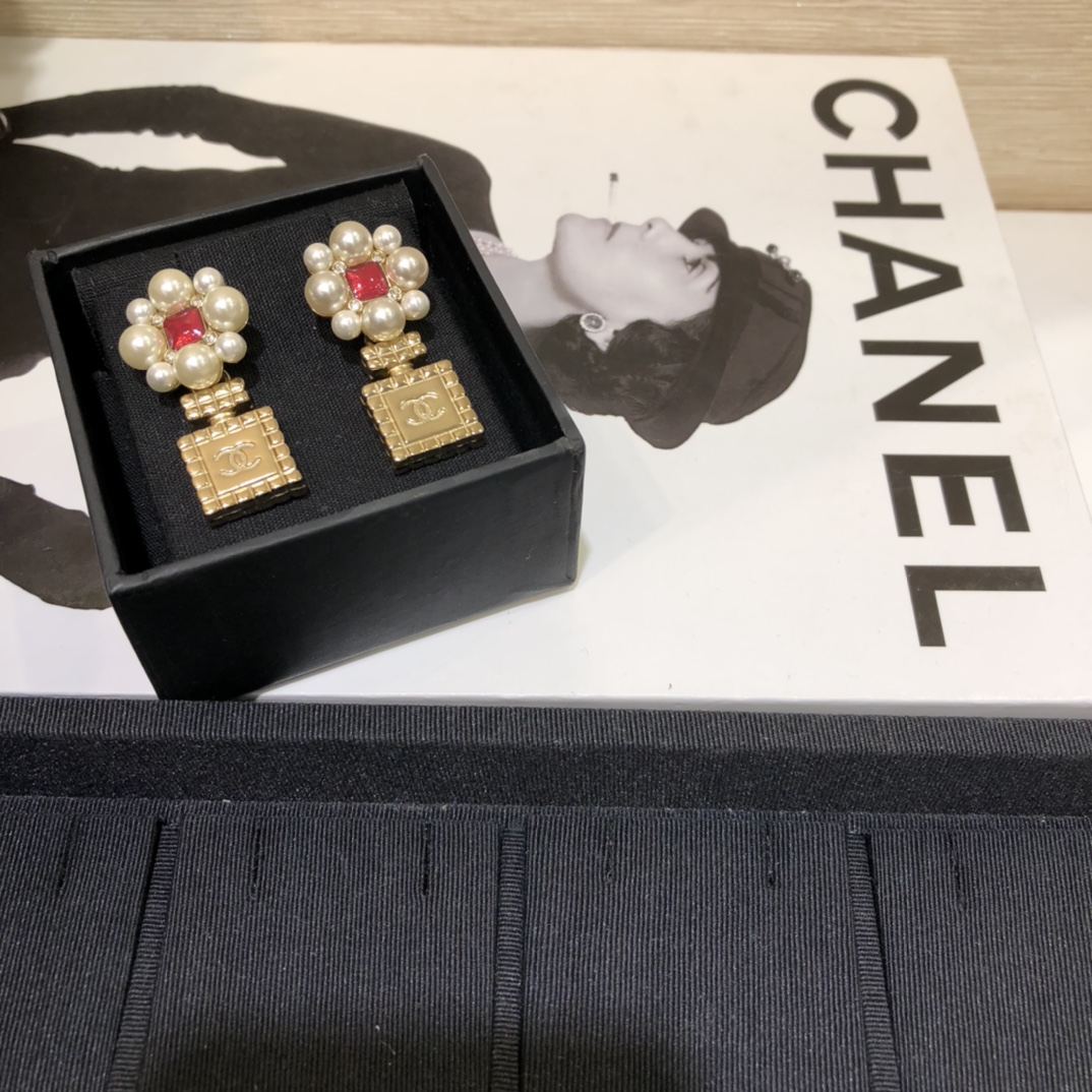 Chanel Earrings Pearl