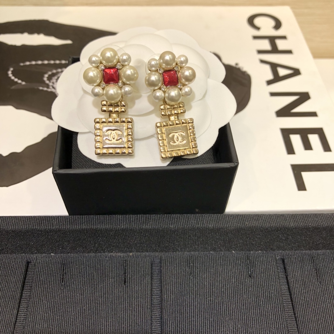 Chanel Earrings Pearl