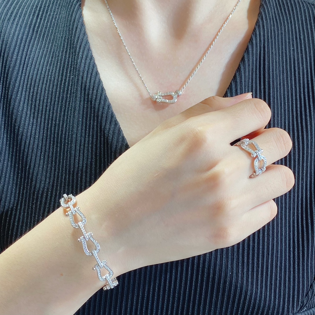 Fred Necklace Rose Gold