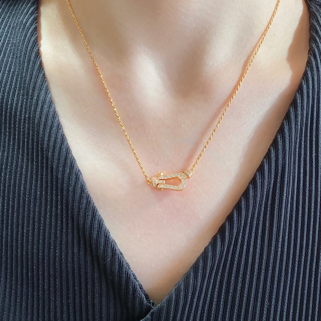 Fred Necklace Rose Gold