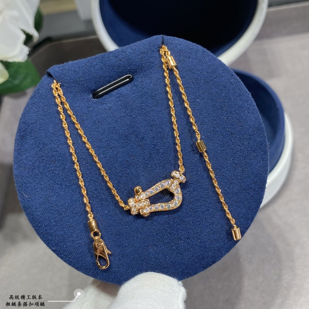 Fred Necklace Rose Gold