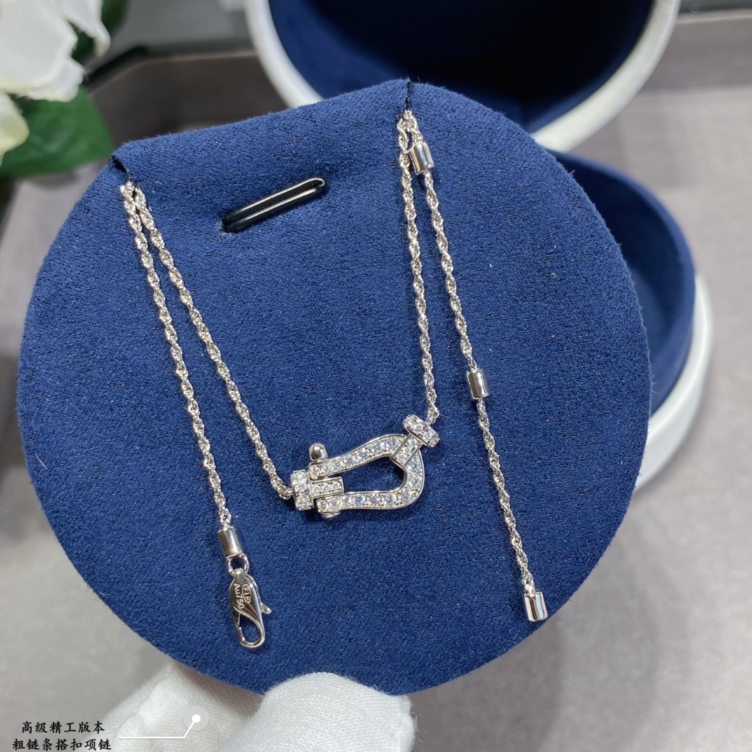 Fred Necklace Rose Gold