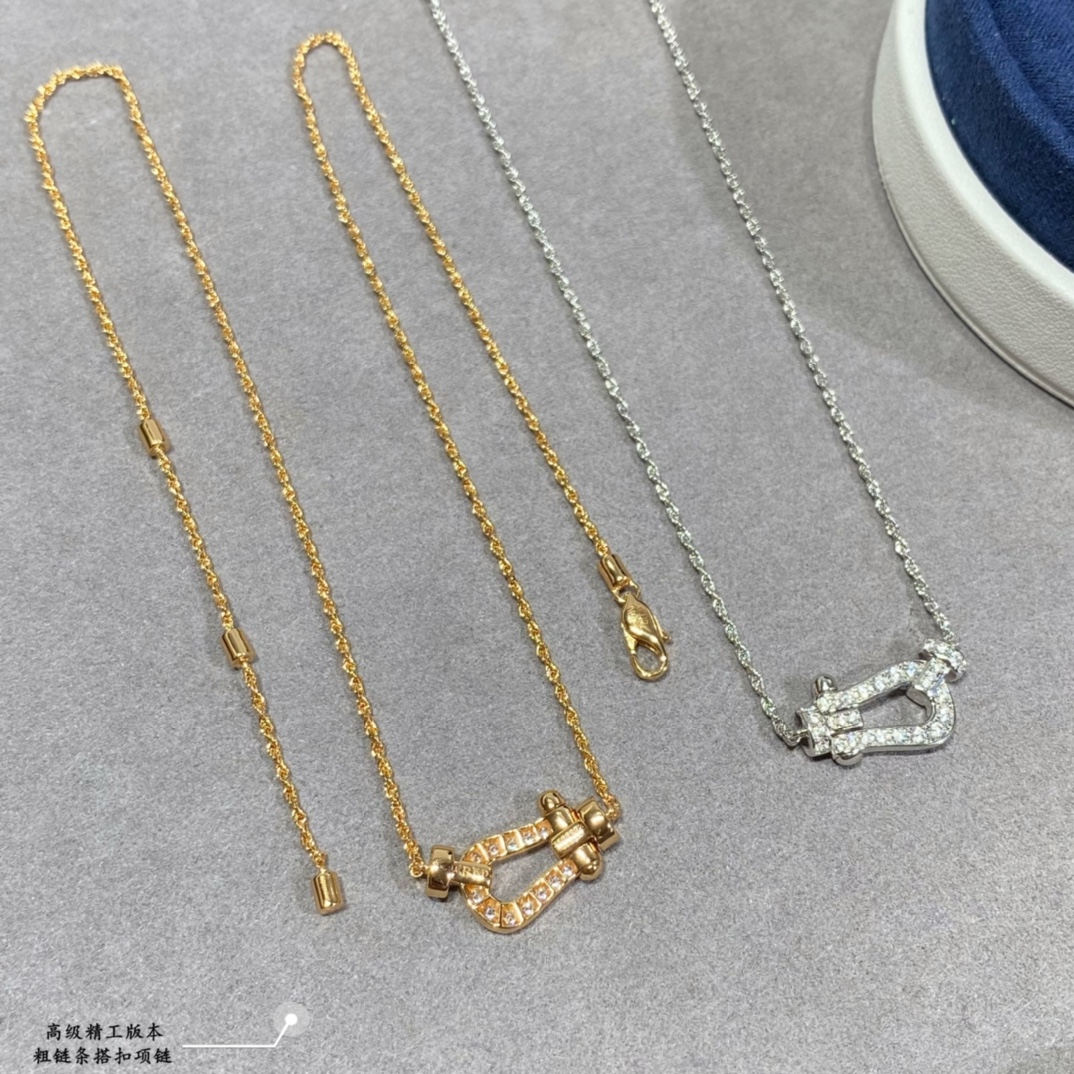 Fred Necklace Rose Gold