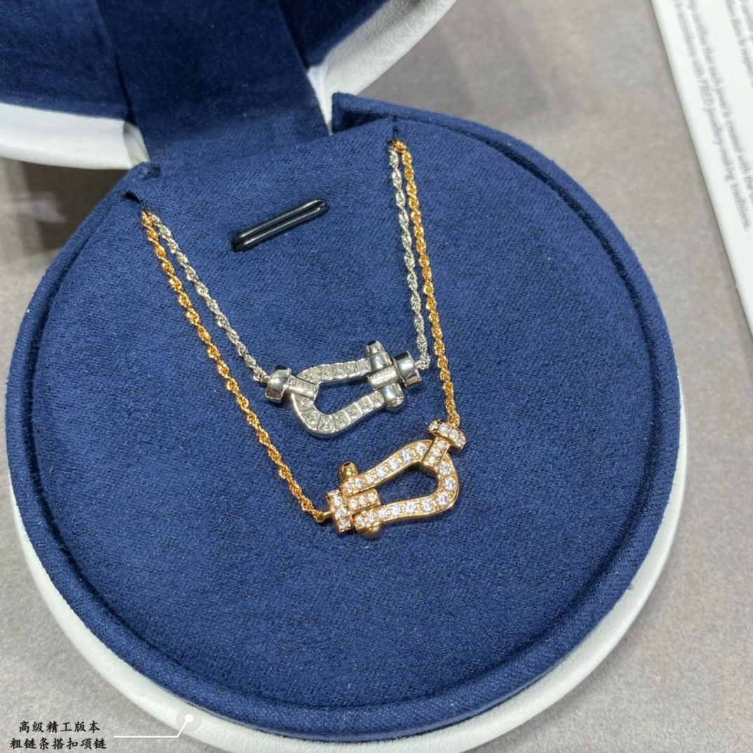 Fred Necklace Rose Gold