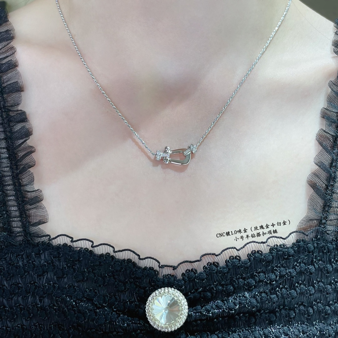 Fred Necklace Rose Gold