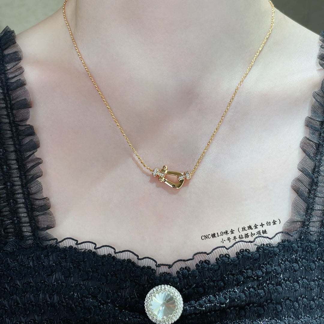 Fred Necklace Rose Gold