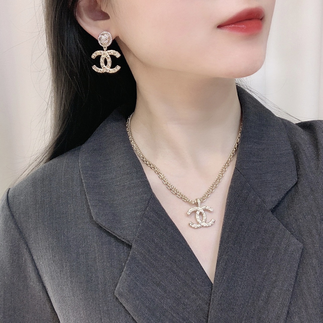 Chanel Basic Jewelry Gold