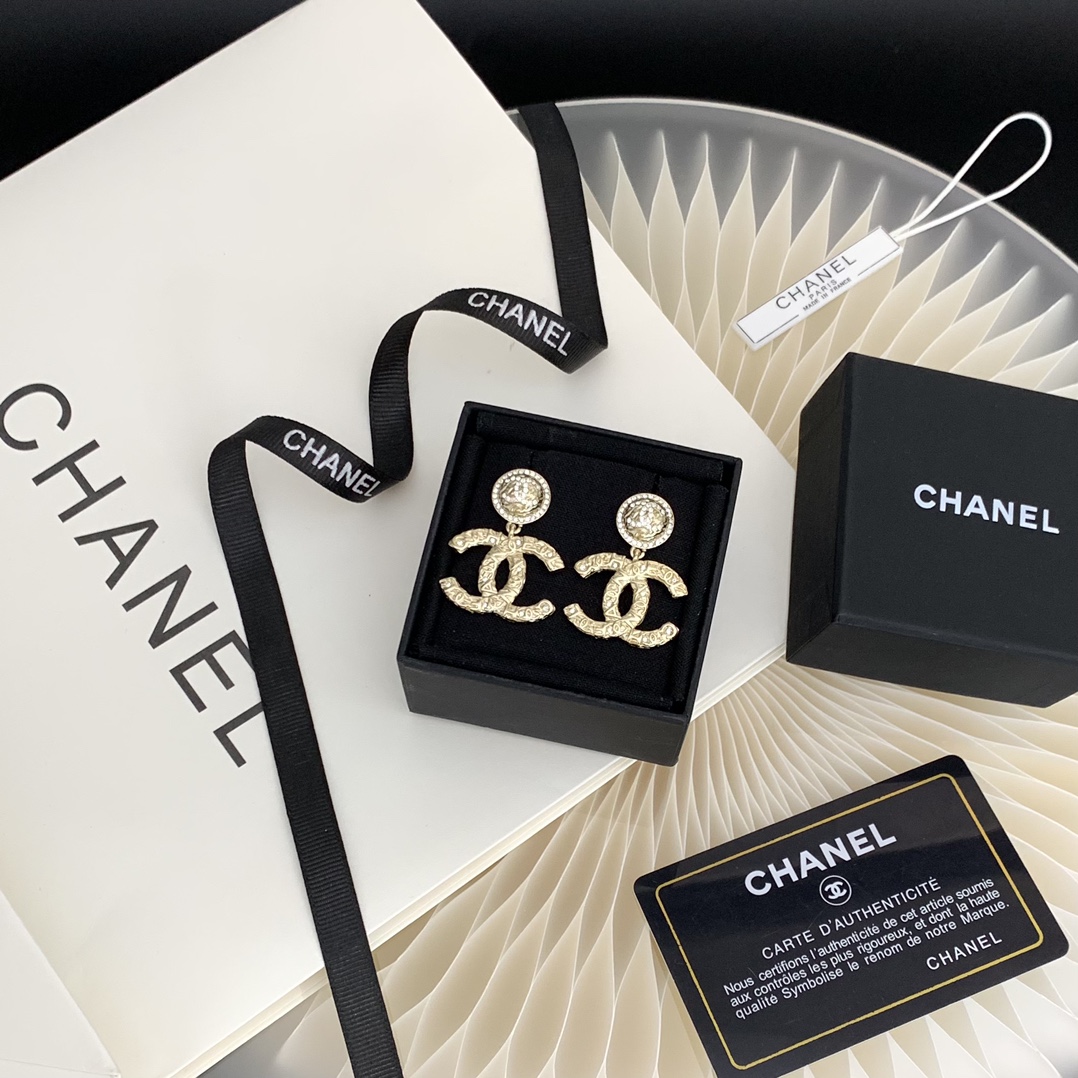 Chanel Basic Jewelry Gold