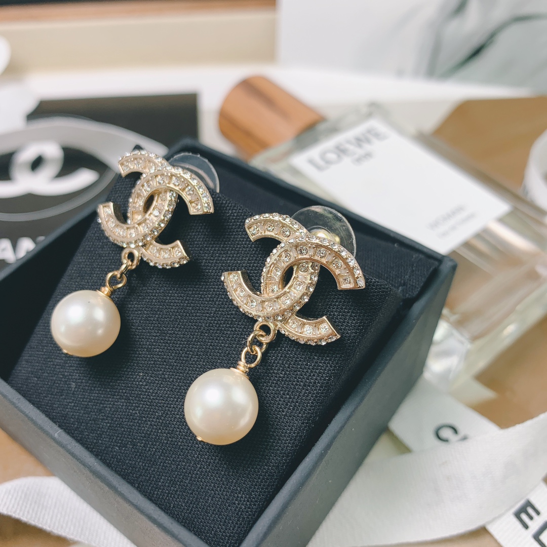 Chanel Basic Jewelry Pearl Gold