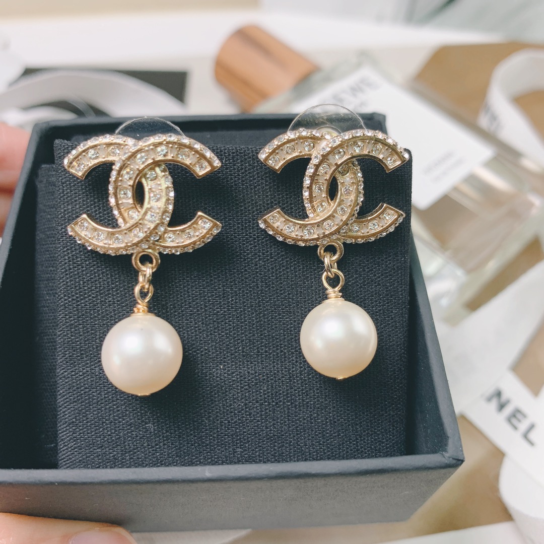 Chanel Basic Jewelry Pearl Gold