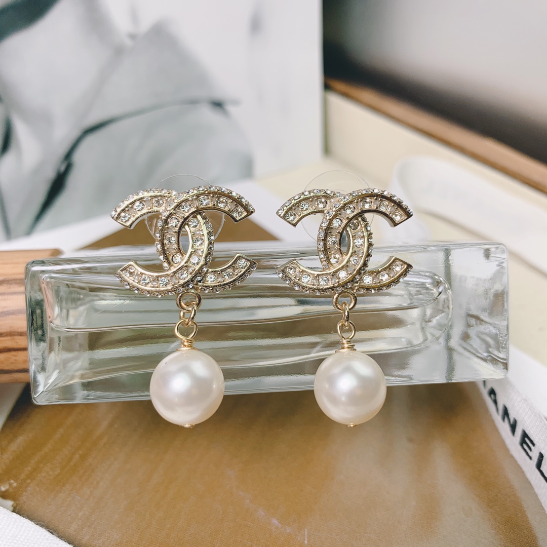 Chanel Basic Jewelry Pearl Gold