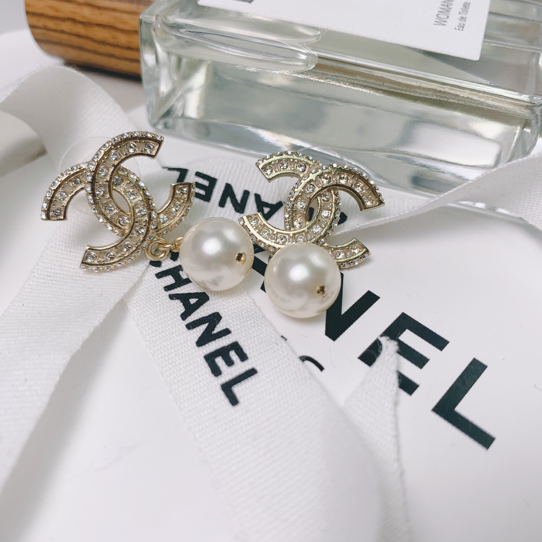 Chanel Basic Jewelry Pearl Gold