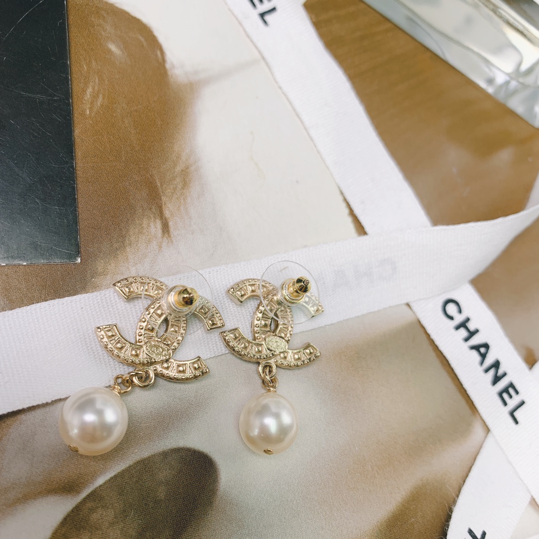 Chanel Basic Jewelry Pearl Gold