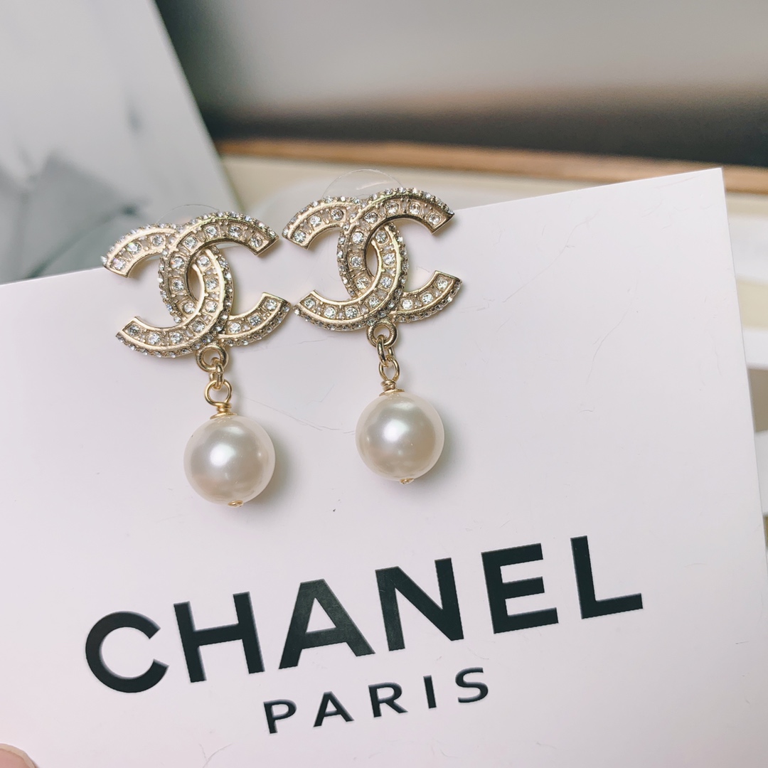Chanel Basic Jewelry Pearl Gold