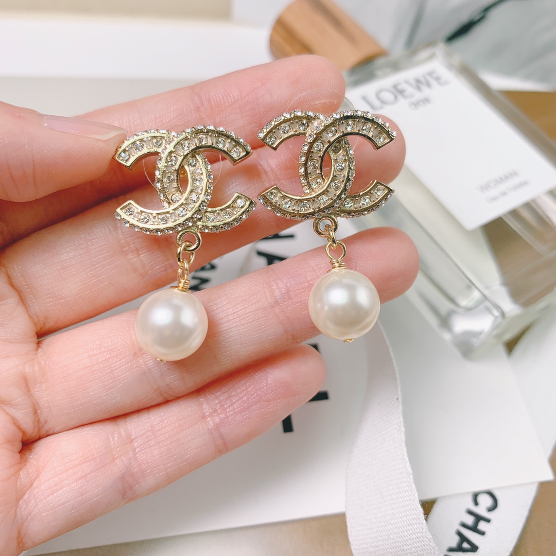 Chanel Basic Jewelry Pearl Gold