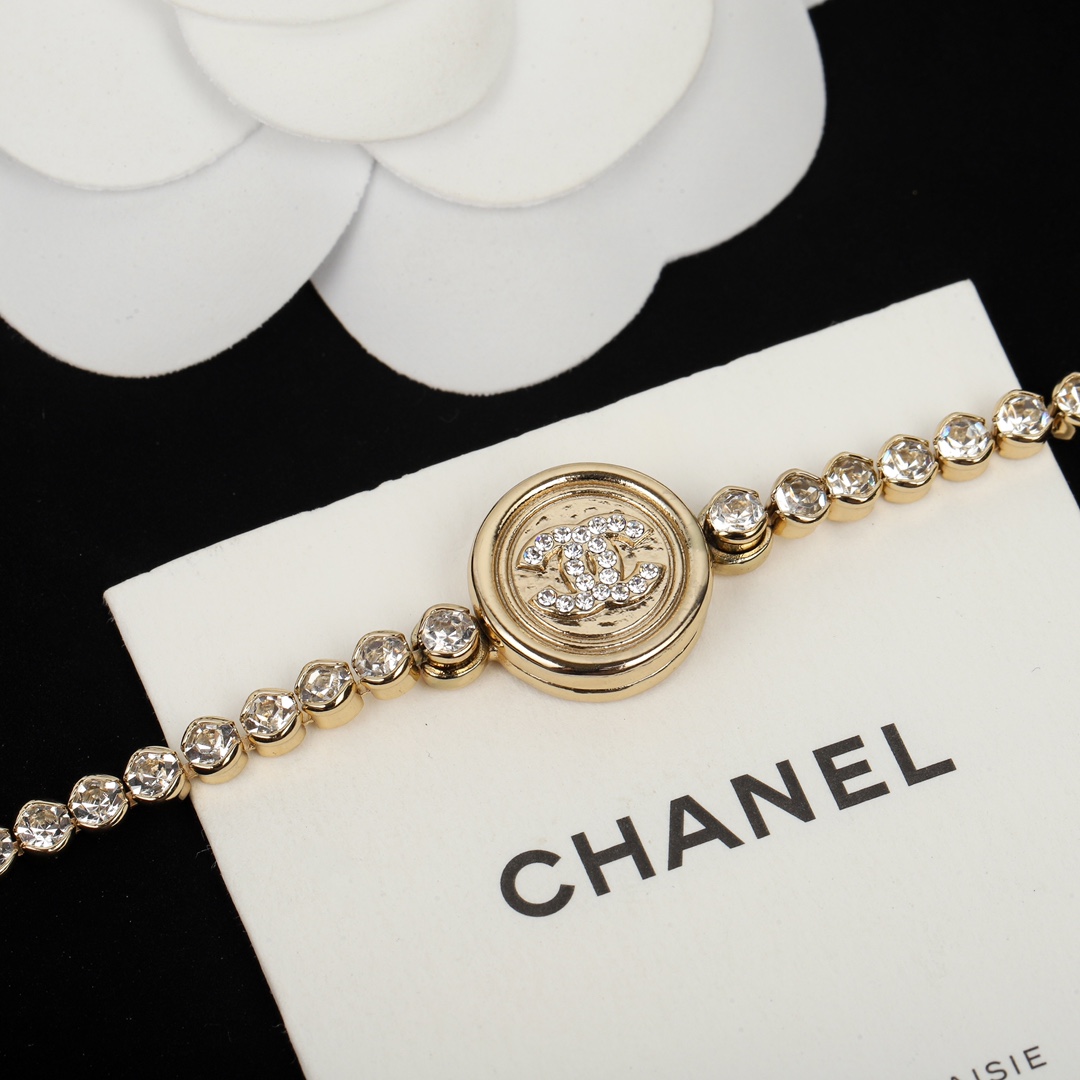 Chanel Necklace Gold L