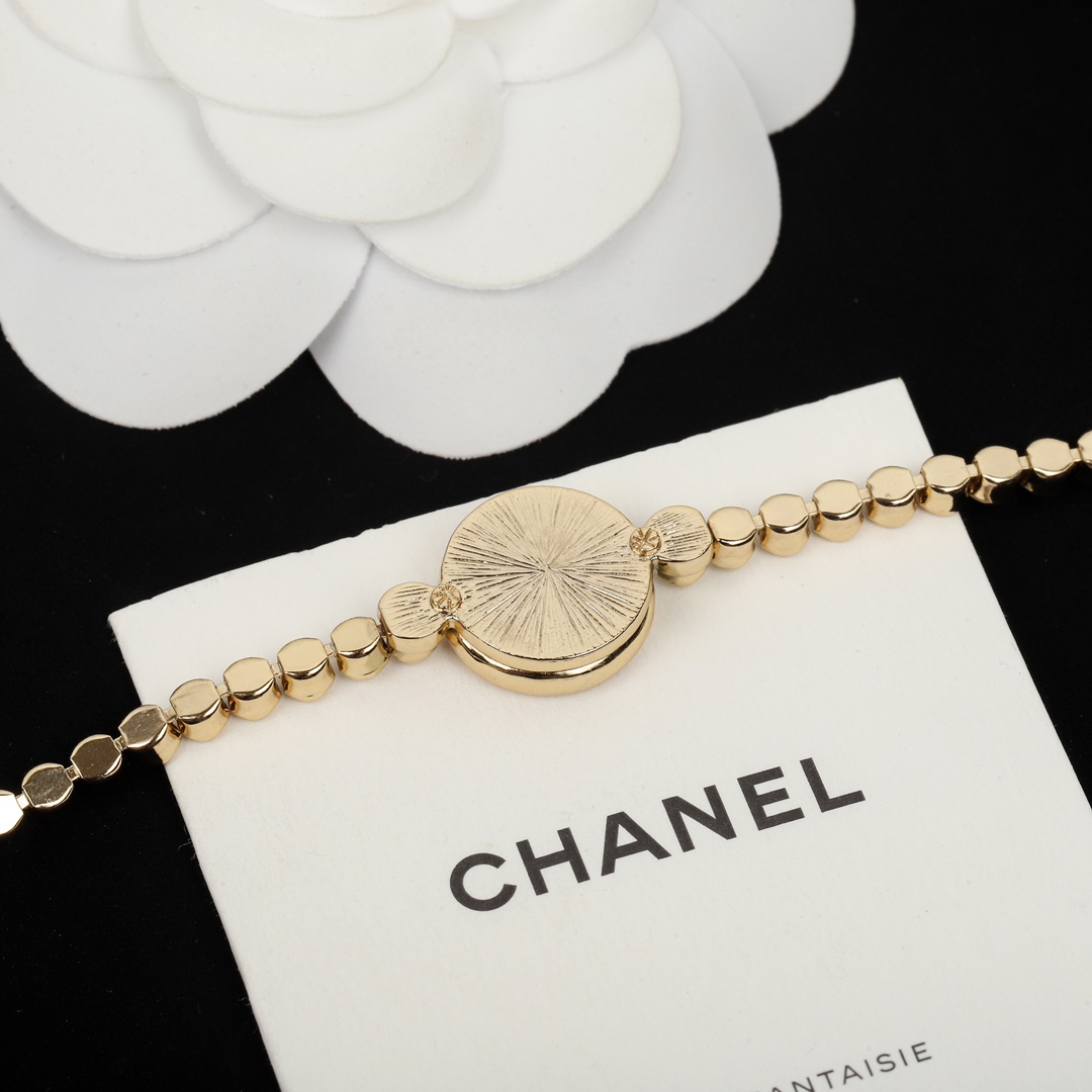 Chanel Necklace Gold L