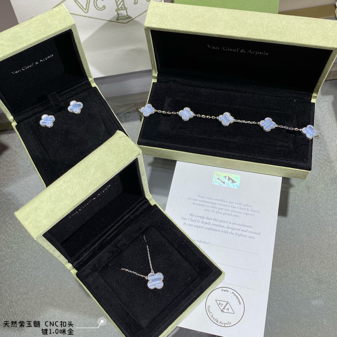 Van Cleef Arpels Necklace Silver White