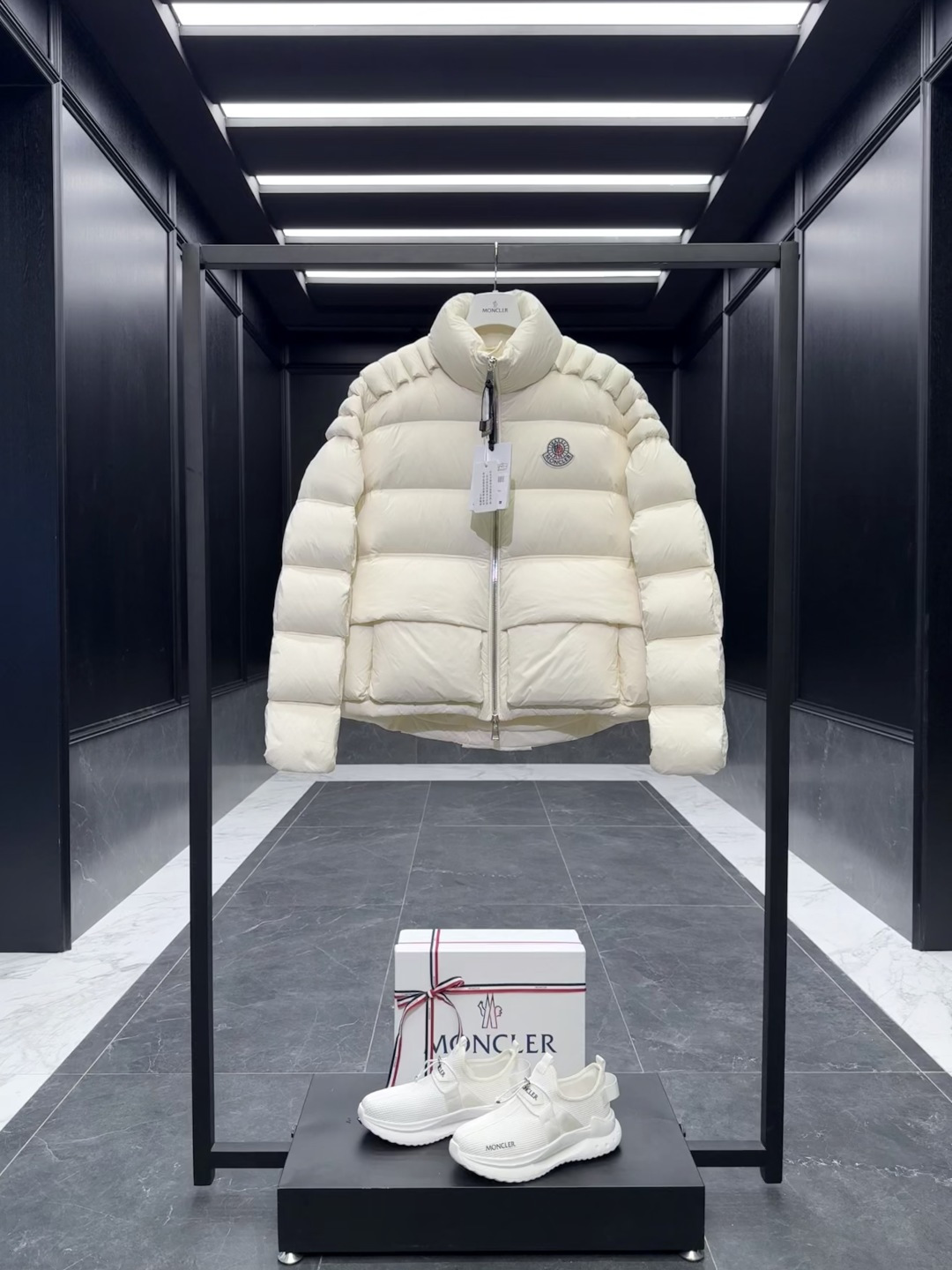 Moncler Female Down Jacket Goose Down Black Couple Style S-m-l