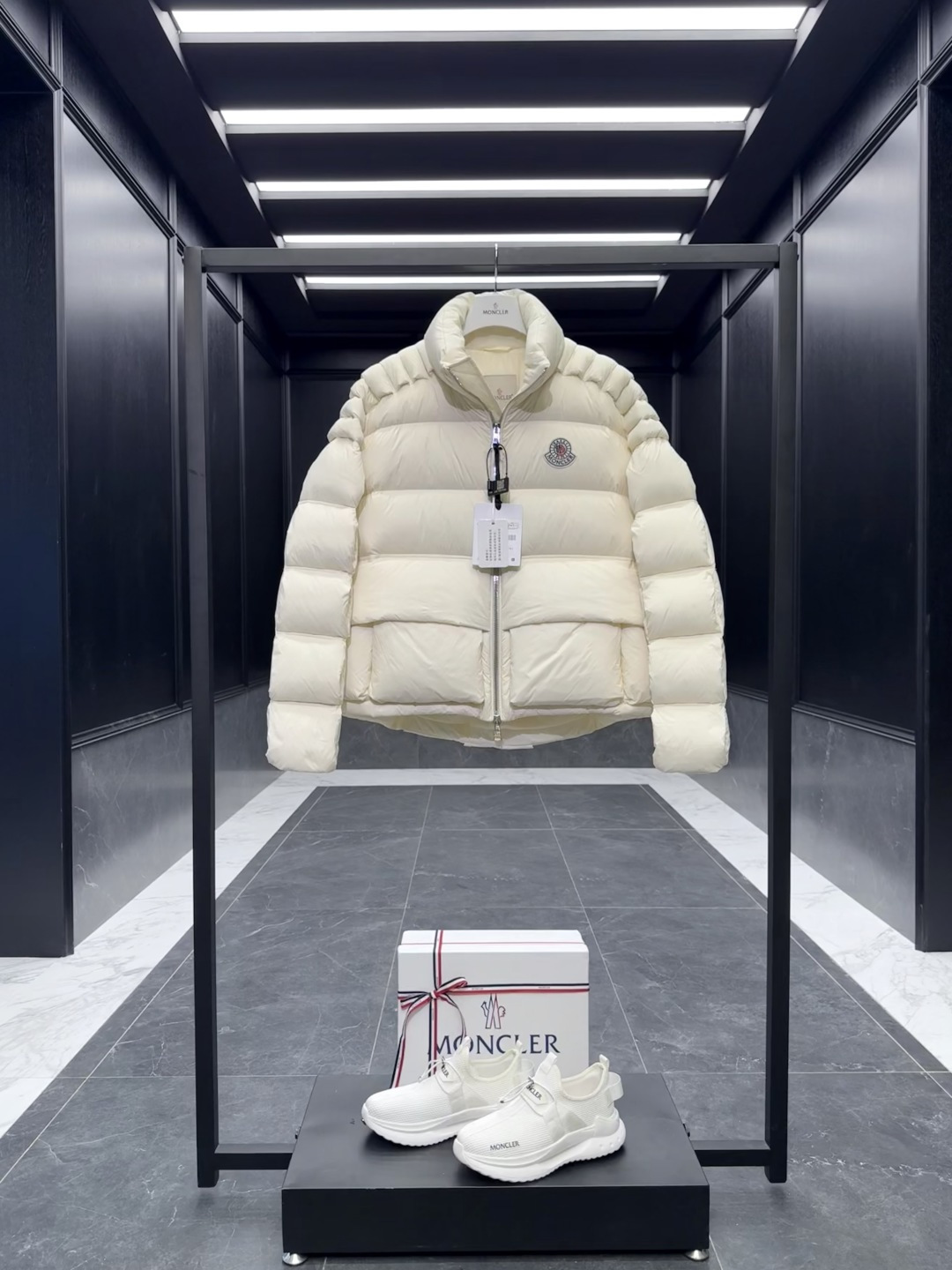 Moncler Female Down Jacket Goose Down Black Couple Style S-m-l