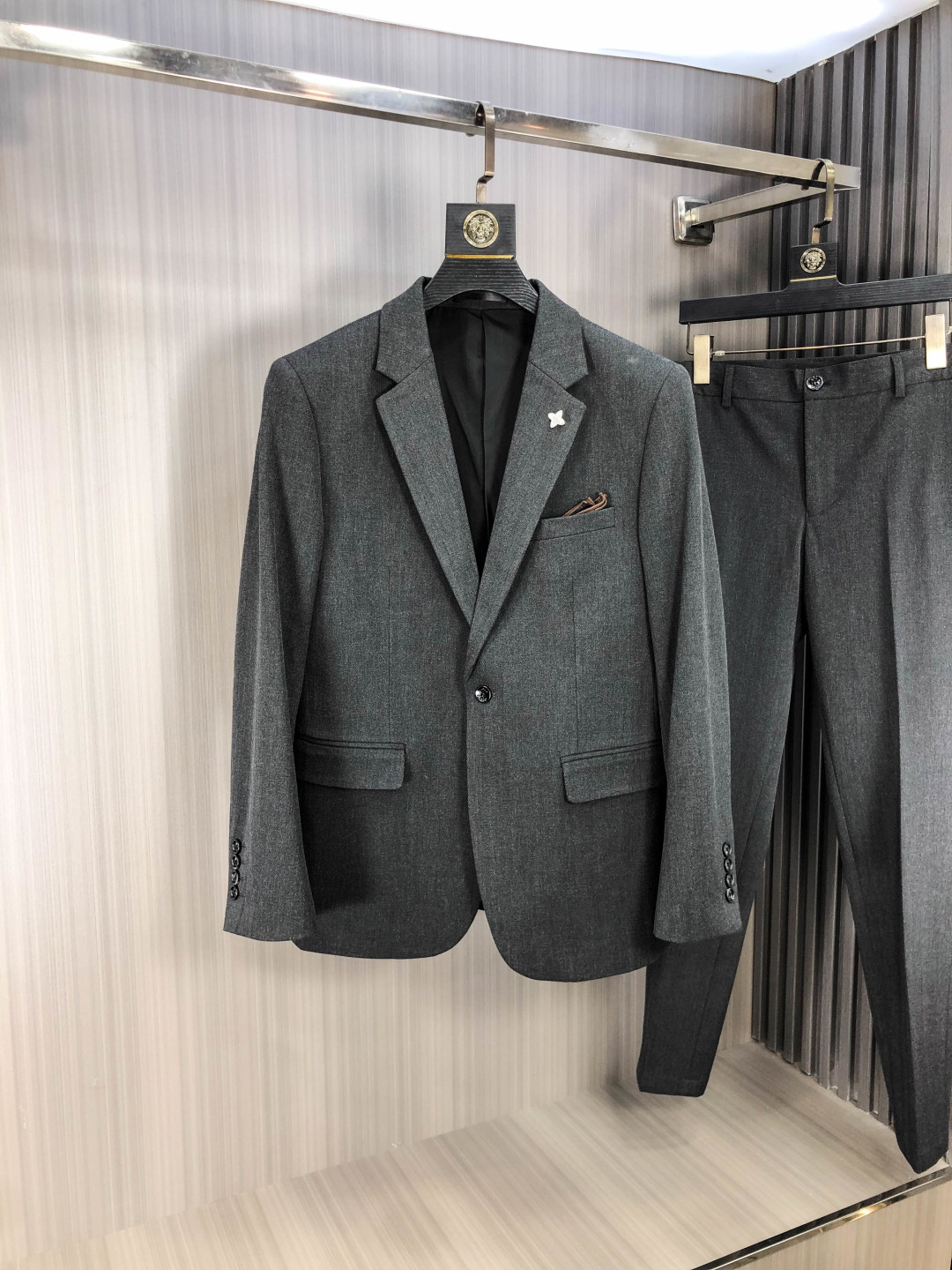 Louis Vuitton Male Basic Clothing Cotton Gray Slim Fit L-175130