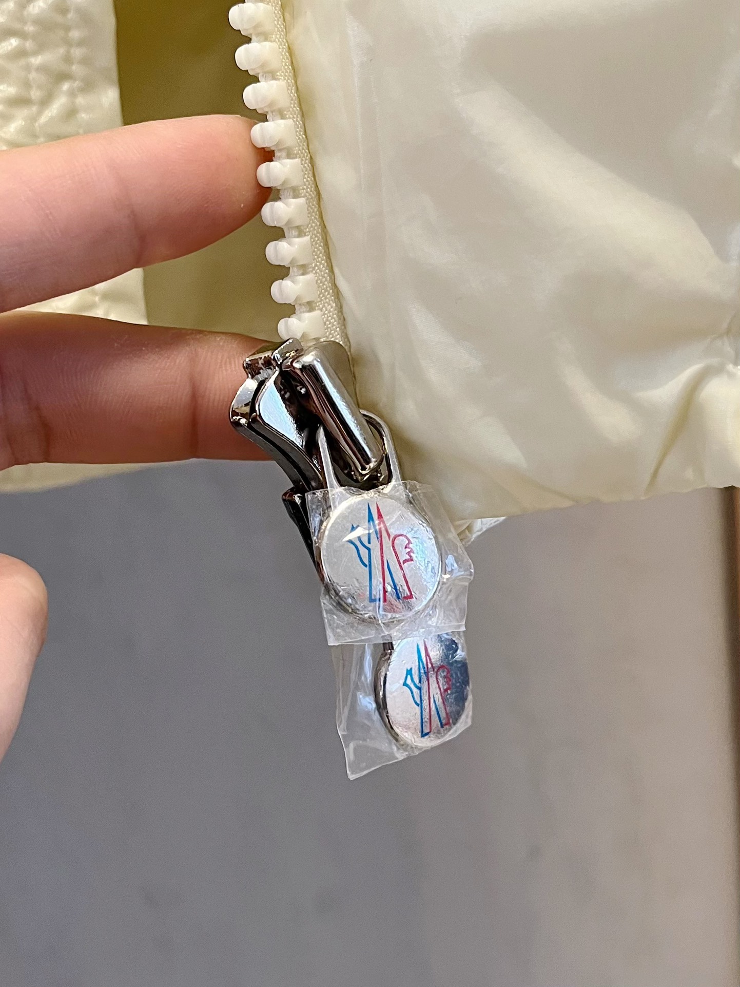 Moncler Down Jacket White Duck Down Black M-l-xl