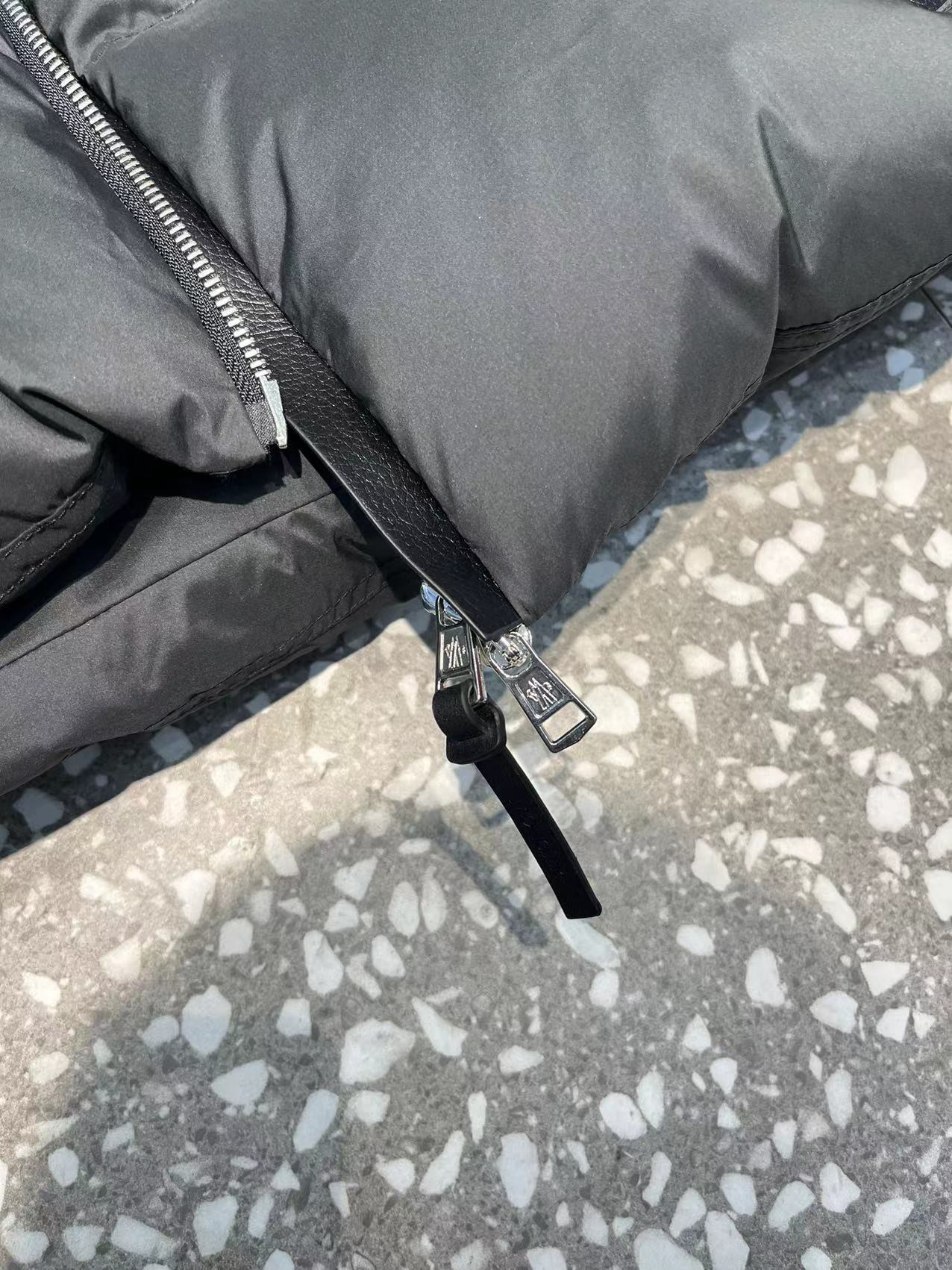 Moncler Down Jacket White Duck Down Black M-l