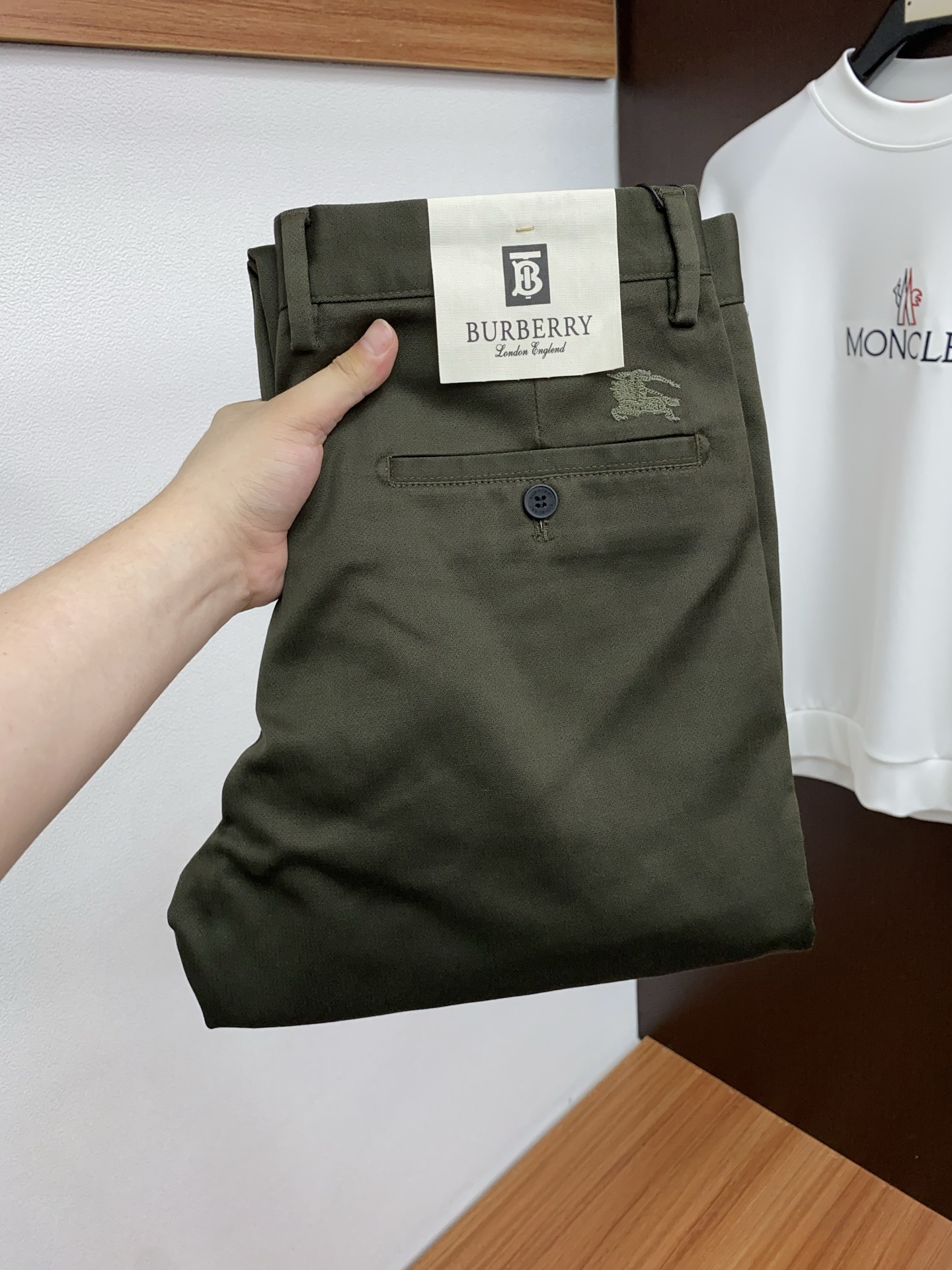 Burberry Male Basic Clothing S-l