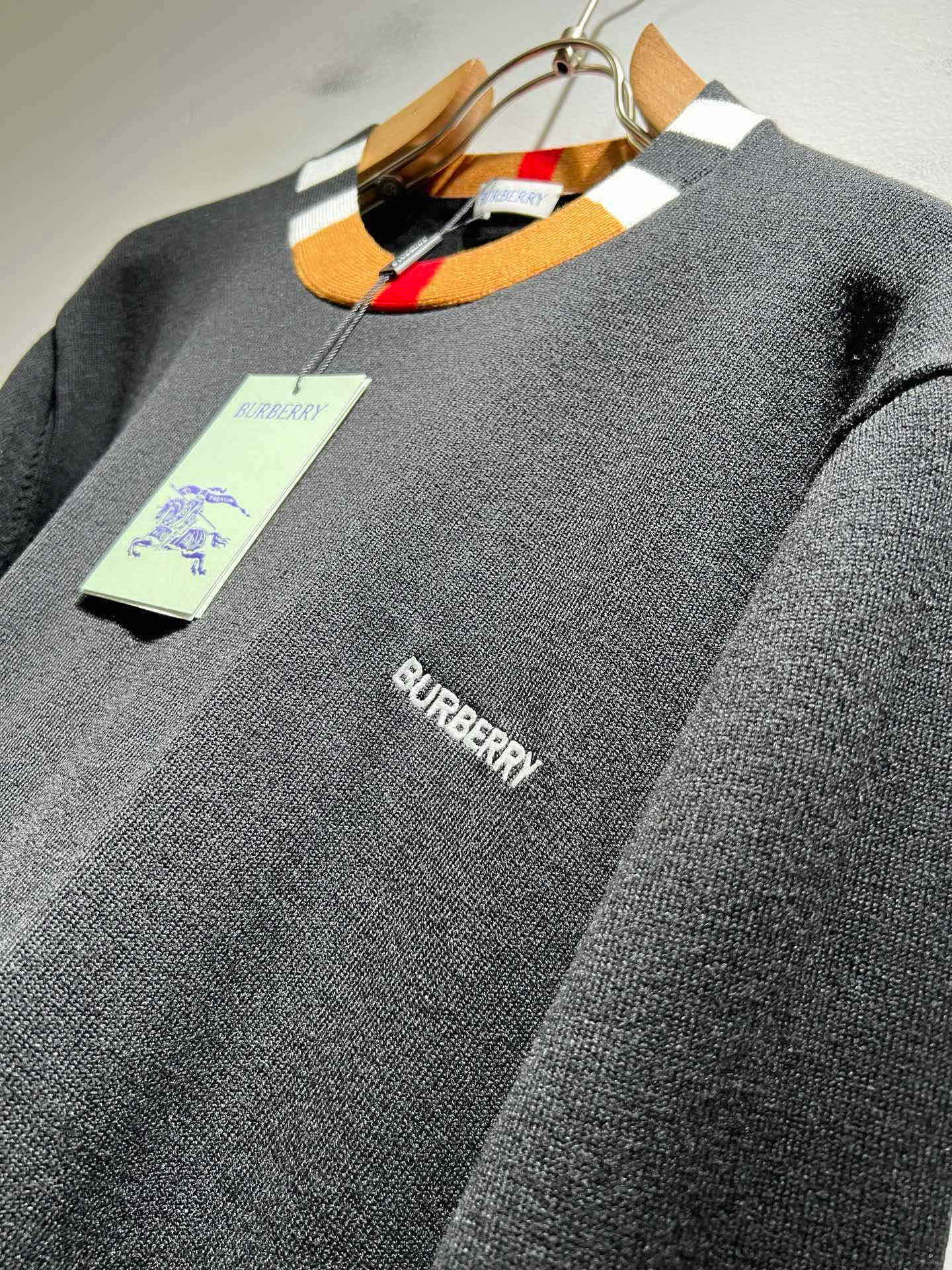 Burberry Basic Clothing Wool M-l-xl