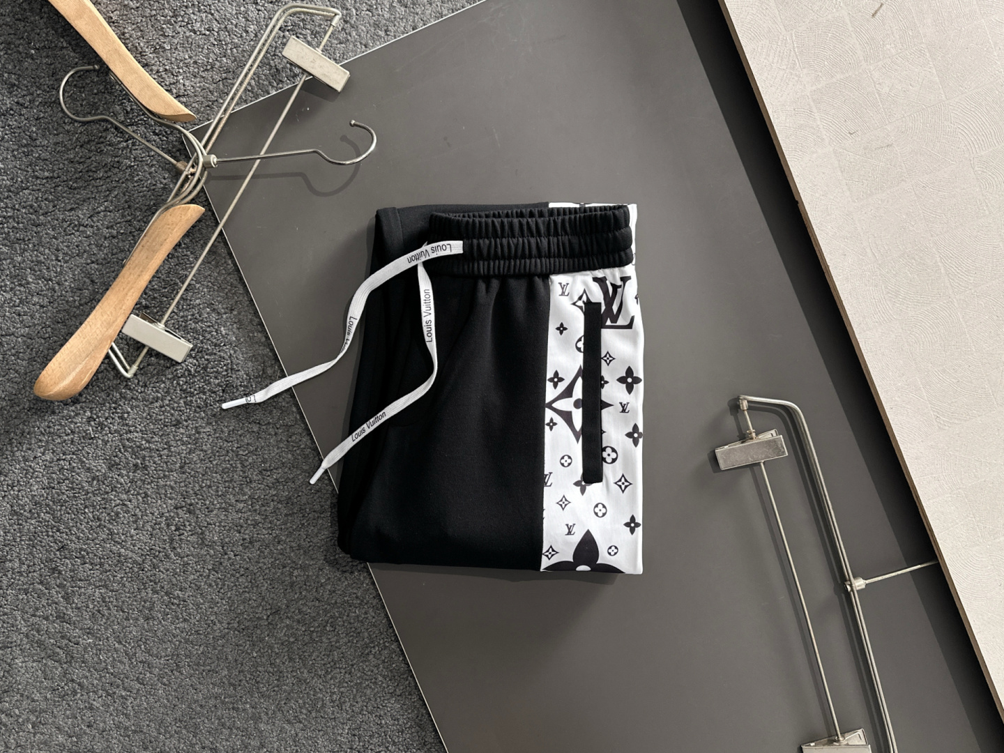 Louis Vuitton Basic Clothing M-xl