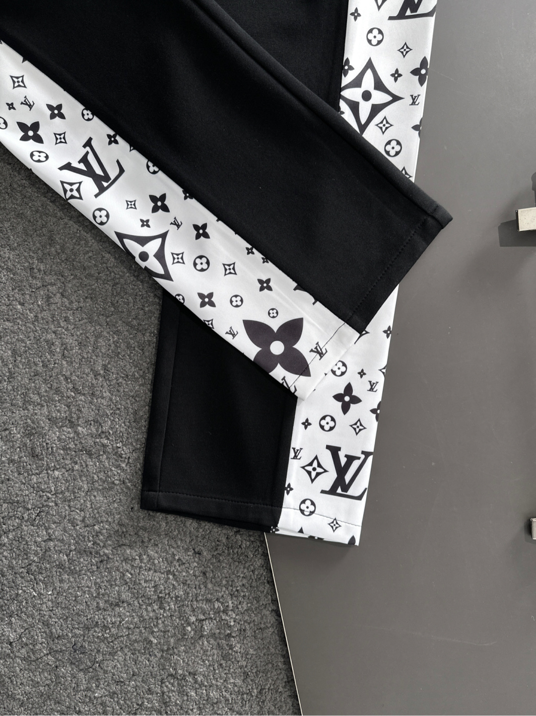 Louis Vuitton Basic Clothing M-xl