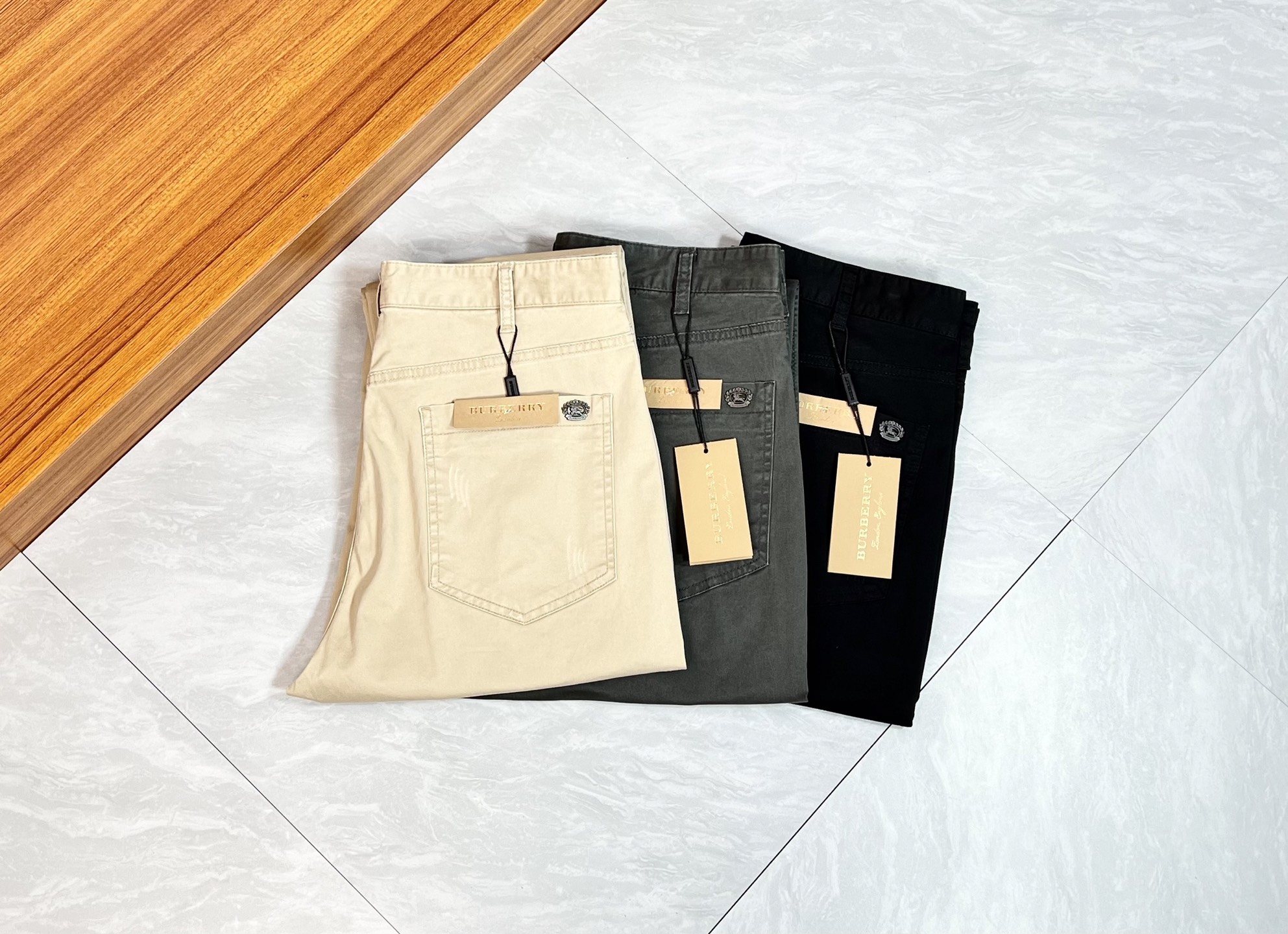 Burberry Basic Clothing 175140-32