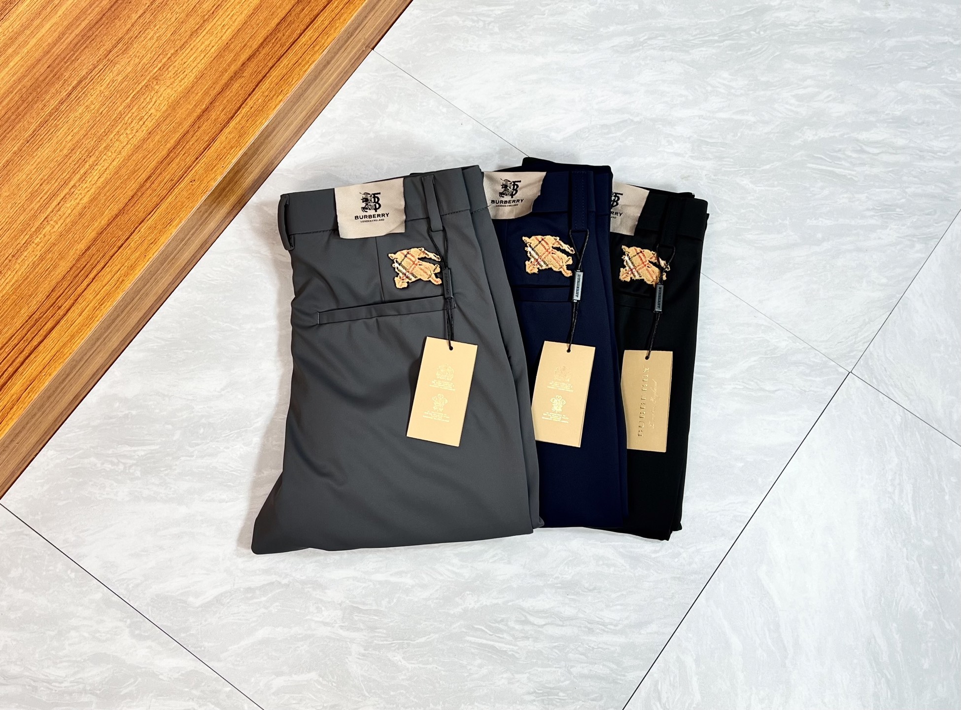 Burberry Basic Clothing 175140-32