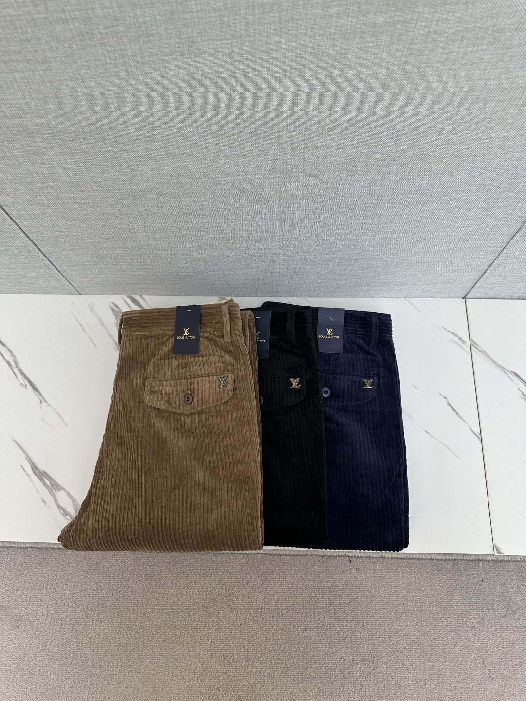 Louis Vuitton Basic Clothing L