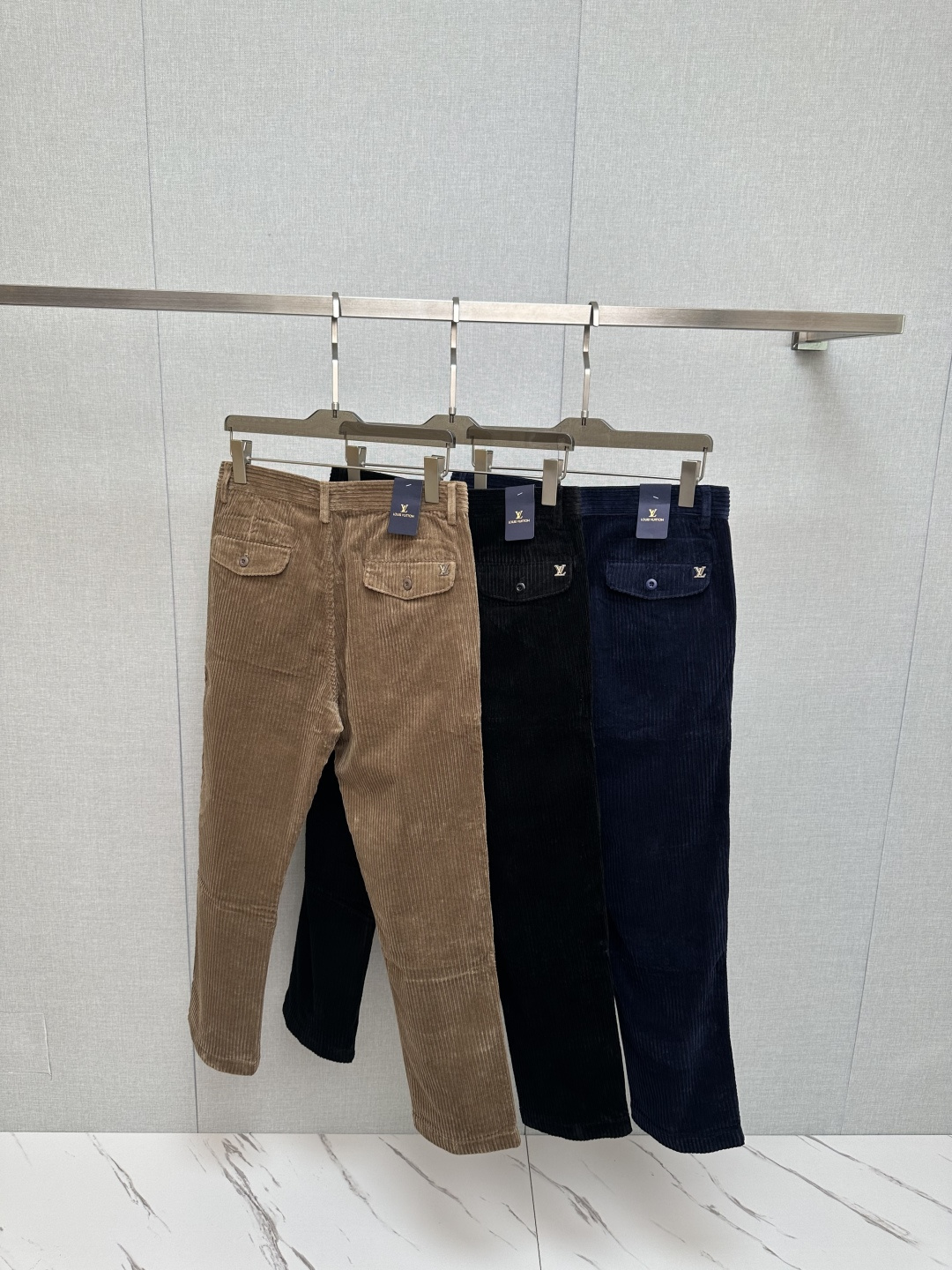 Louis Vuitton Basic Clothing L