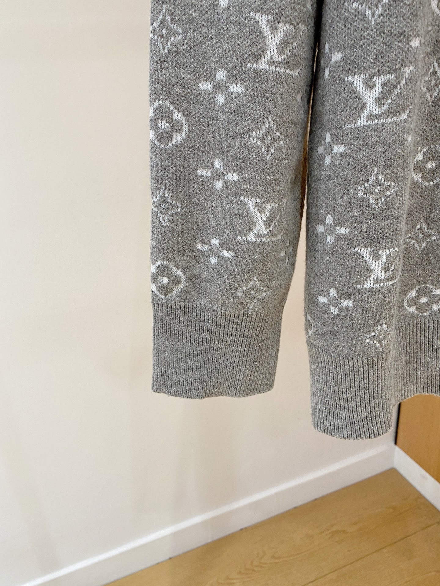 Louis Vuitton Basic Clothing Wool M-l-xl