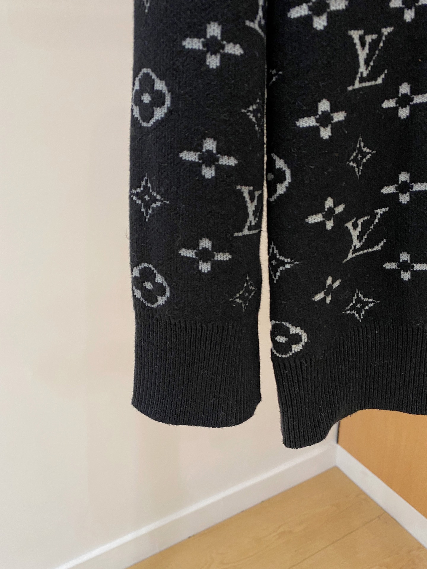 Louis Vuitton Basic Clothing Wool M-l-xl